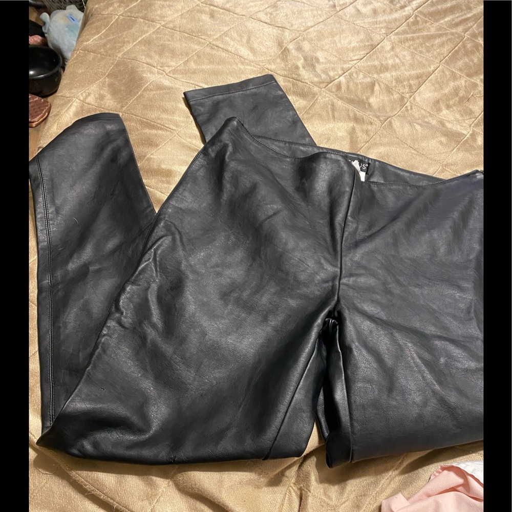 Beautiful sleek black Faux Leather pants/slacks by VENUS sz 6
